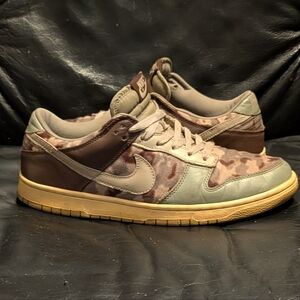 Vintage Nike Dunk Low Premium - Classic Olive Camouflage (2003)